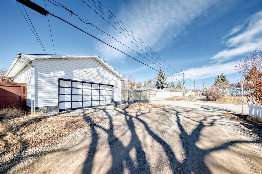 148 Huntridge Road Ne, Calgary, AB - Outdoor