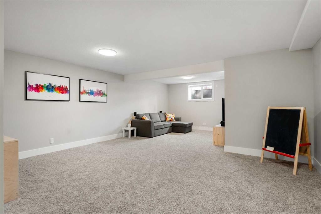 16 Midcrest Rise Se, Calgary, AB - Indoor Photo Showing Other Room