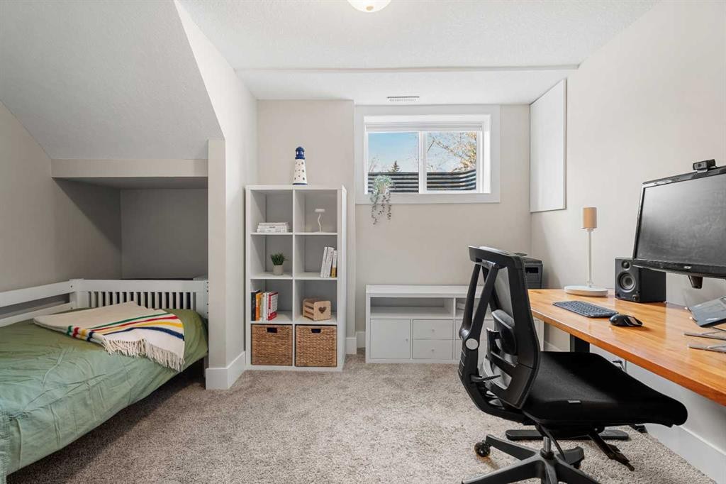 16 Midcrest Rise Se, Calgary, AB - Indoor