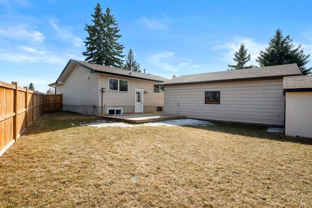 16 Midcrest Rise Se, Calgary, AB - Outdoor With Exterior