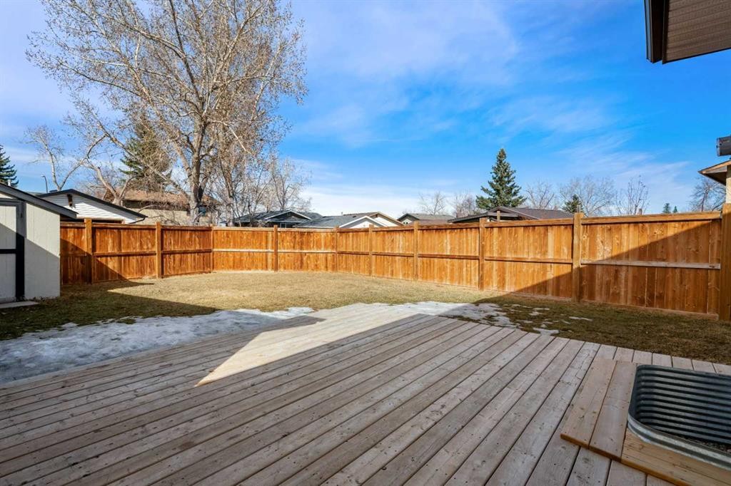 16 Midcrest Rise Se, Calgary, AB - Outdoor With Deck Patio Veranda