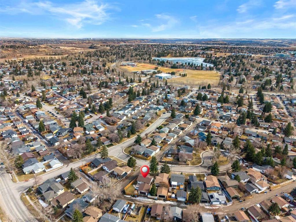 16 Midcrest Rise Se, Calgary, AB - Outdoor With View