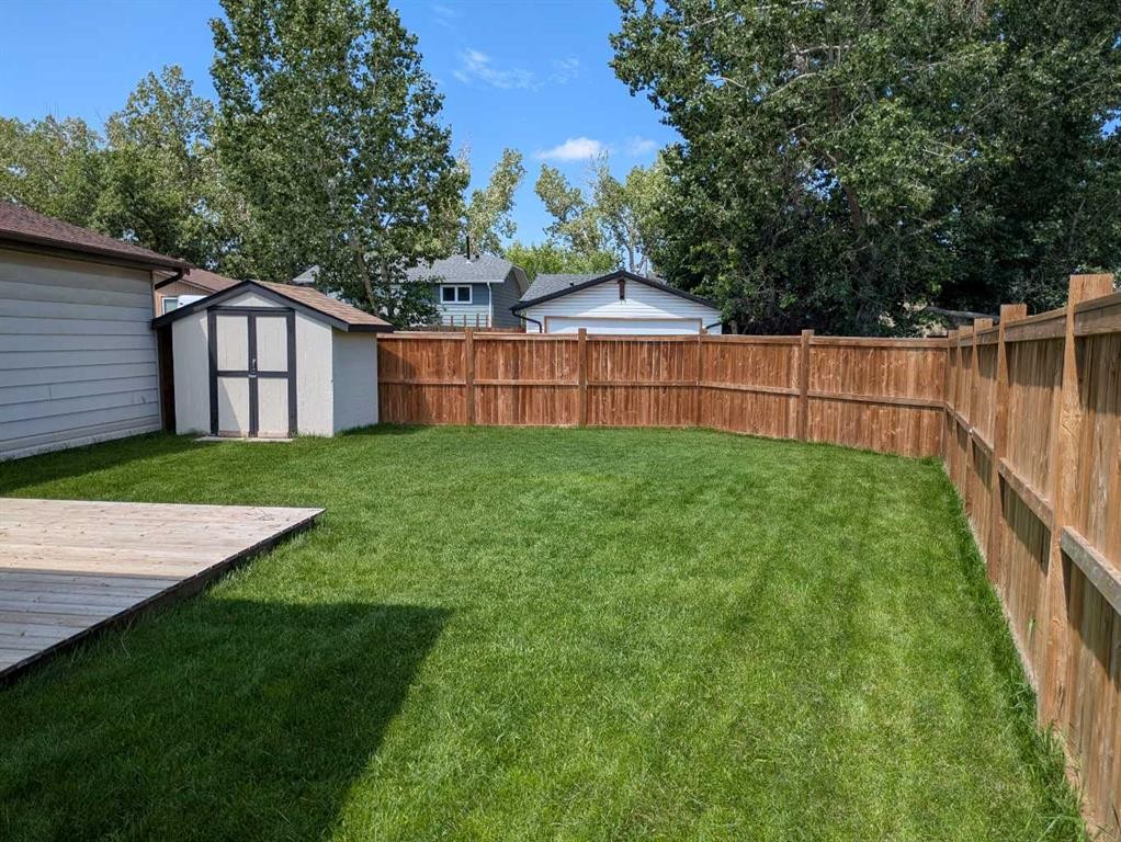 16 Midcrest Rise Se, Calgary, AB - Outdoor