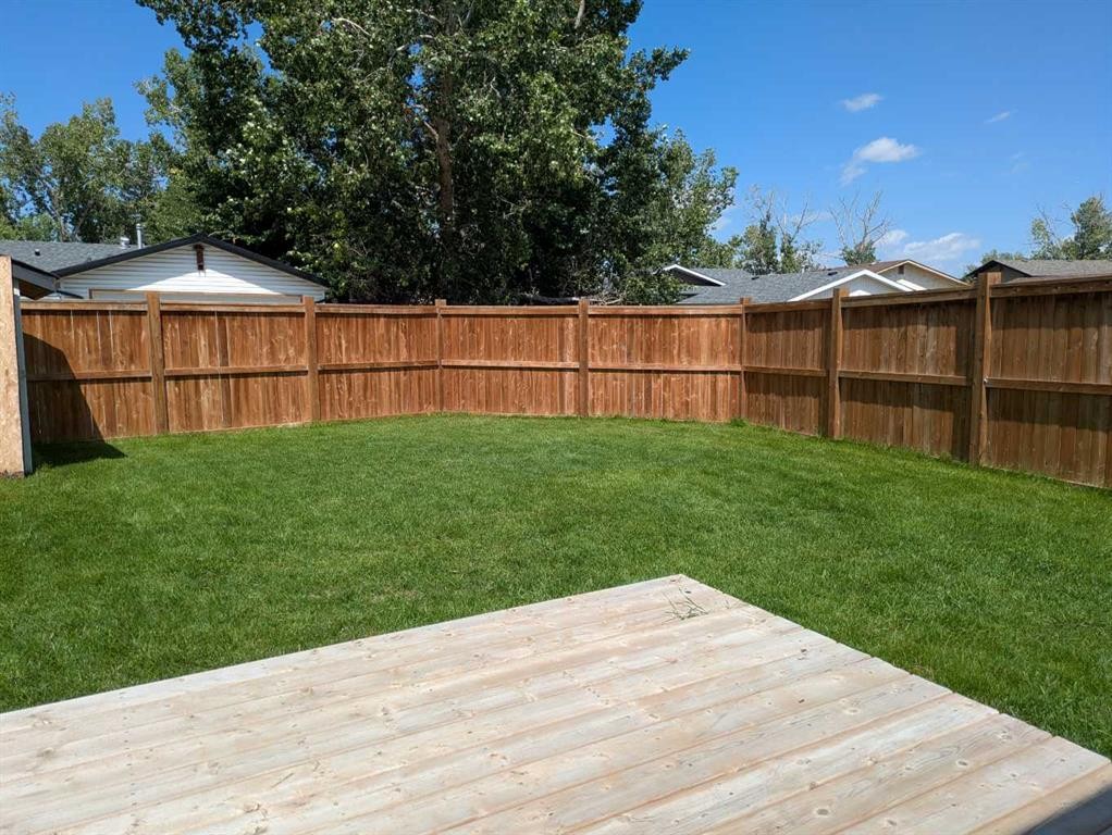 16 Midcrest Rise Se, Calgary, AB - Outdoor With Deck Patio Veranda With Backyard