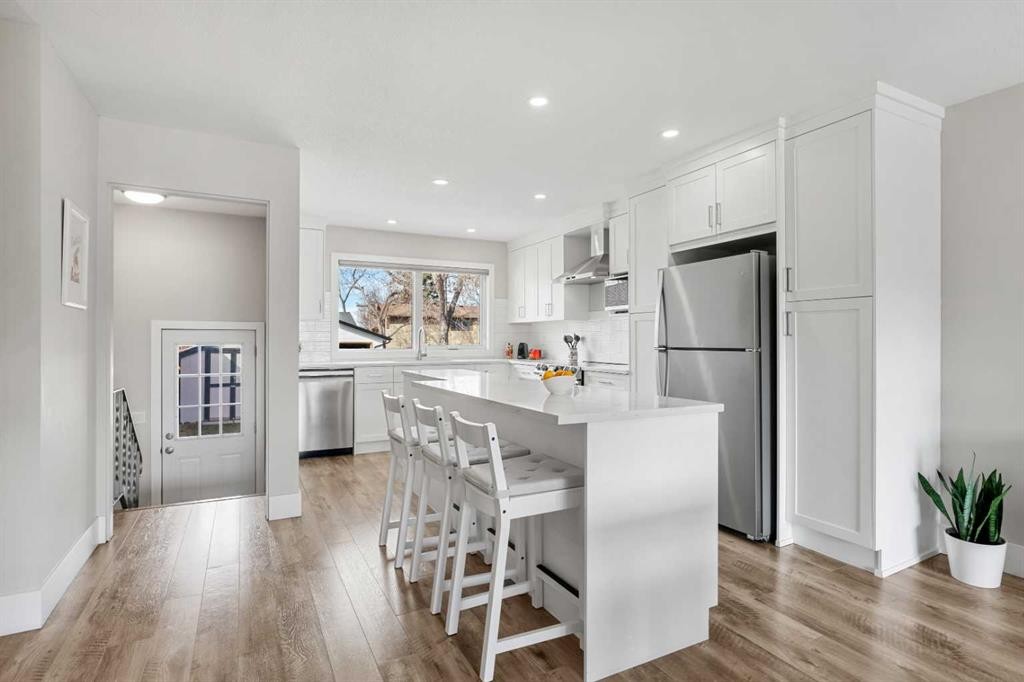 16 Midcrest Rise Se, Calgary, AB - Indoor