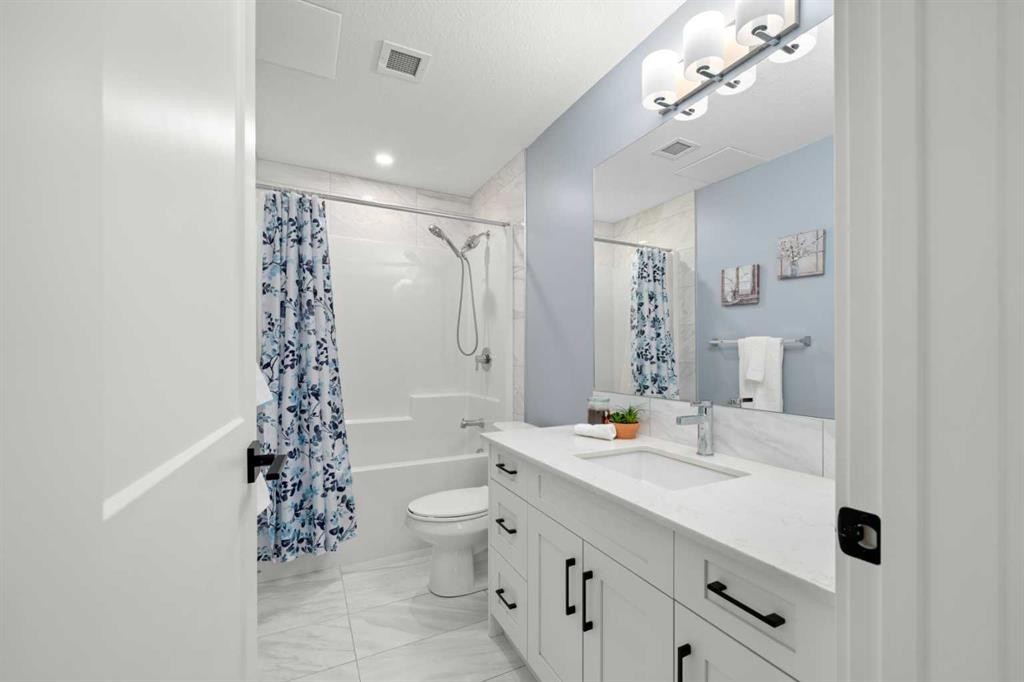 4314-200 Seton Circle Se, Calgary, AB - Indoor Photo Showing Bathroom