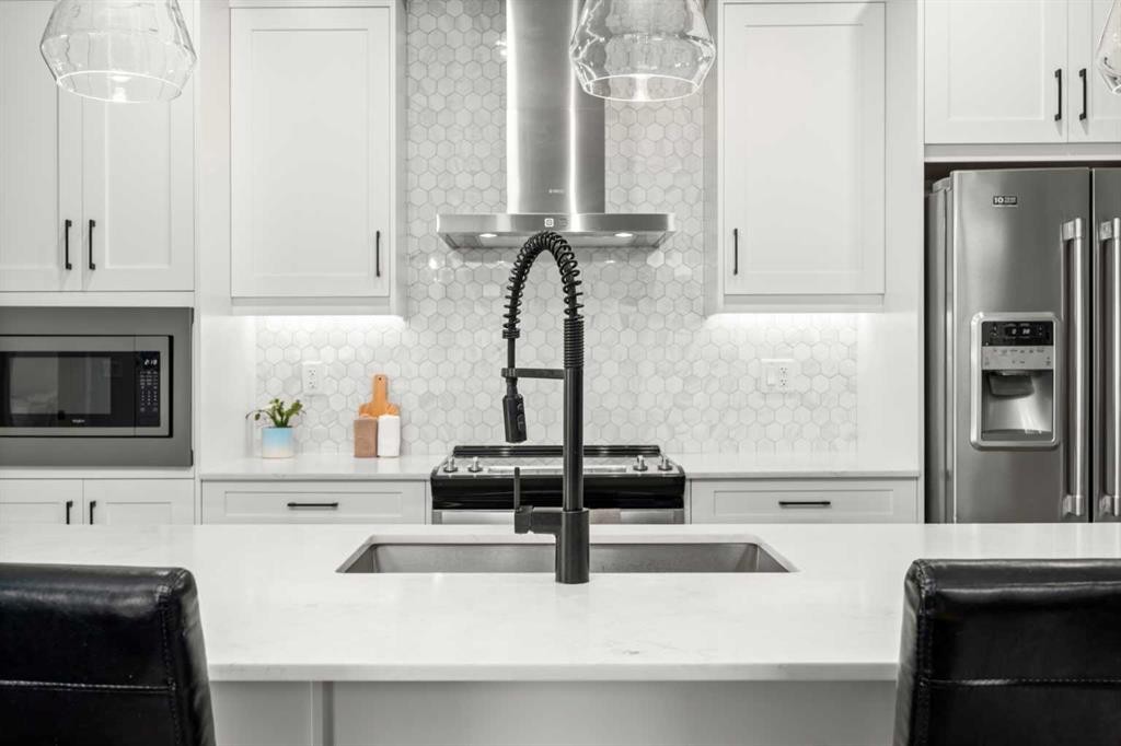 4314-200 Seton Circle Se, Calgary, AB - Indoor Photo Showing Kitchen With Upgraded Kitchen