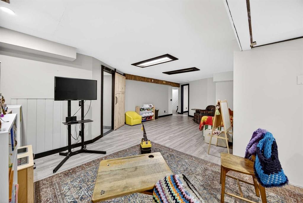 100 Strathcona Close Sw, Calgary, AB - Indoor Photo Showing Other Room