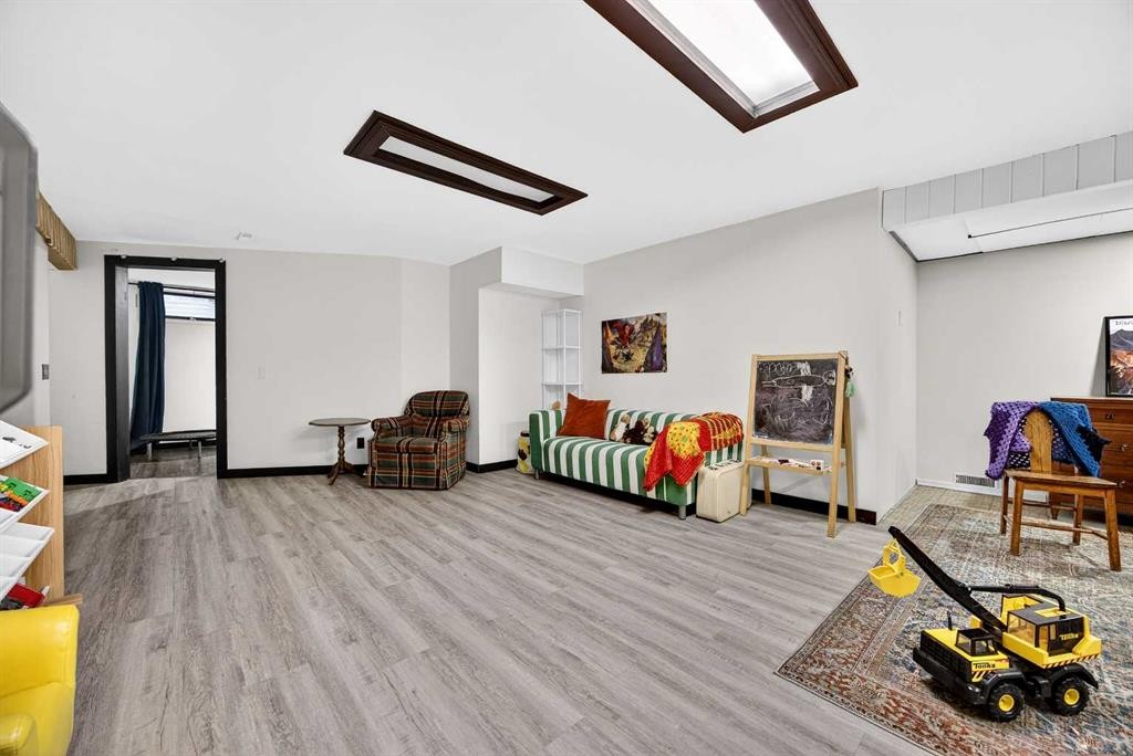 100 Strathcona Close Sw, Calgary, AB - Indoor