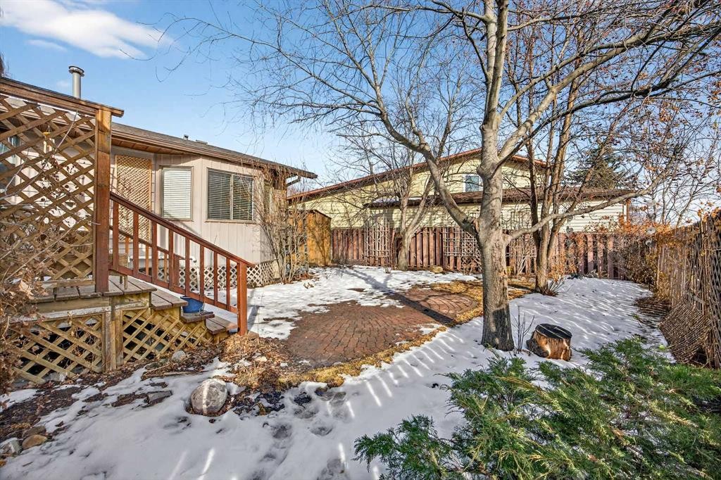 100 Strathcona Close Sw, Calgary, AB - Outdoor