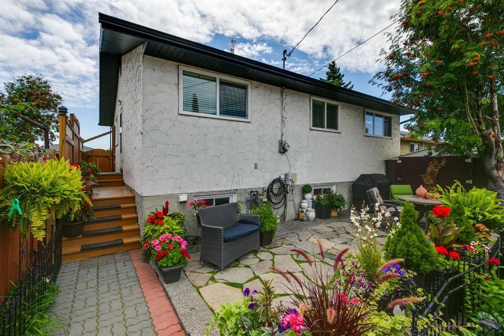 299 Doverview Crescent Se, Calgary, AB - Outdoor With Deck Patio Veranda With Exterior