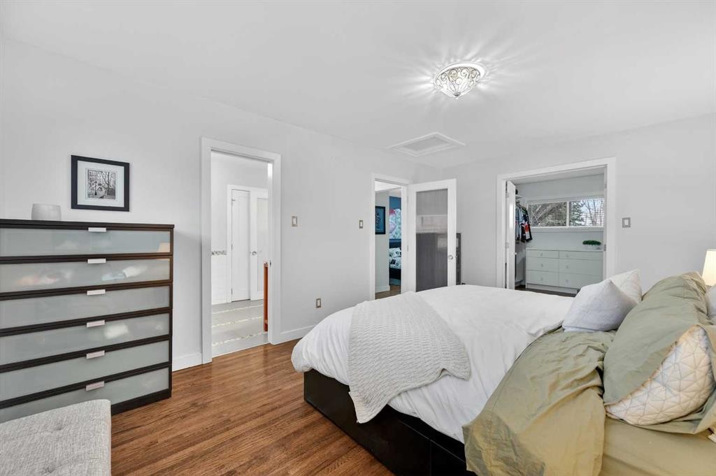 8027 Elbow Drive Sw, Calgary, AB - Indoor Photo Showing Bedroom