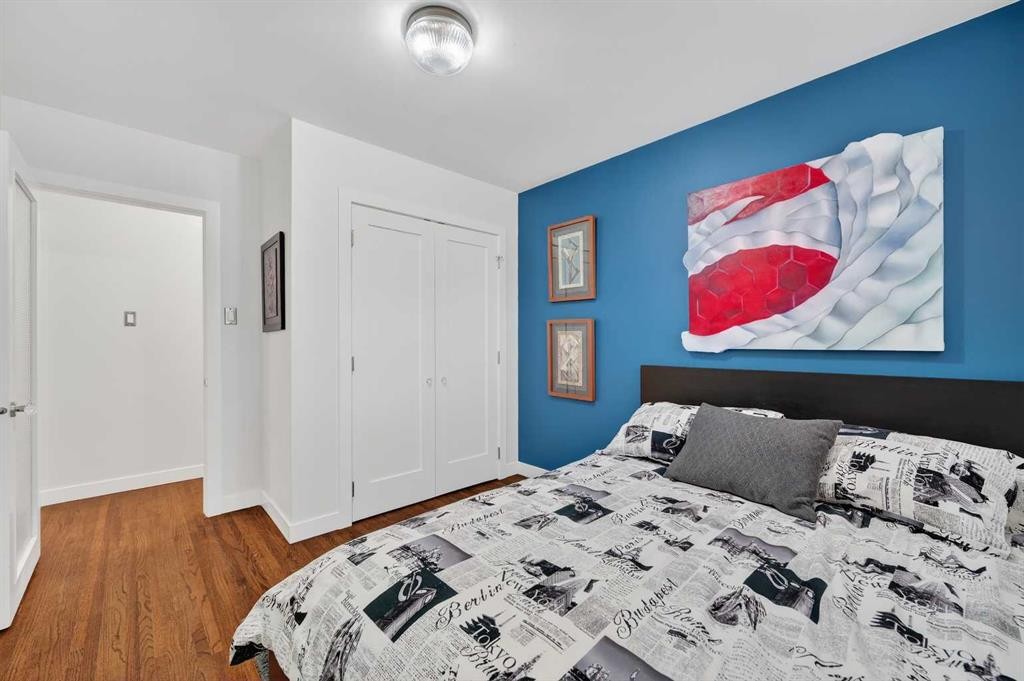 8027 Elbow Drive Sw, Calgary, AB - Indoor Photo Showing Bedroom