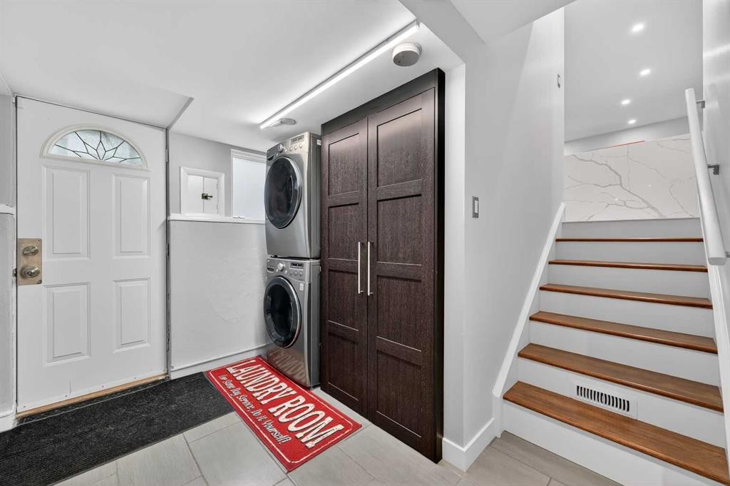 8027 Elbow Drive Sw, Calgary, AB - Indoor Photo Showing Laundry Room