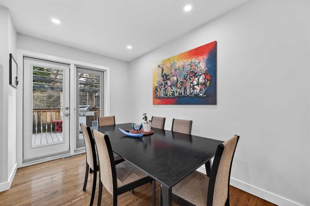 8027 Elbow Drive Sw, Calgary, AB - Indoor Photo Showing Dining Room