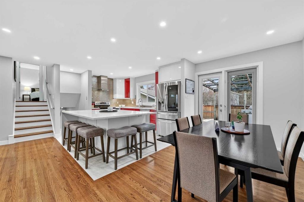 8027 Elbow Drive Sw, Calgary, AB - Indoor Photo Showing Dining Room