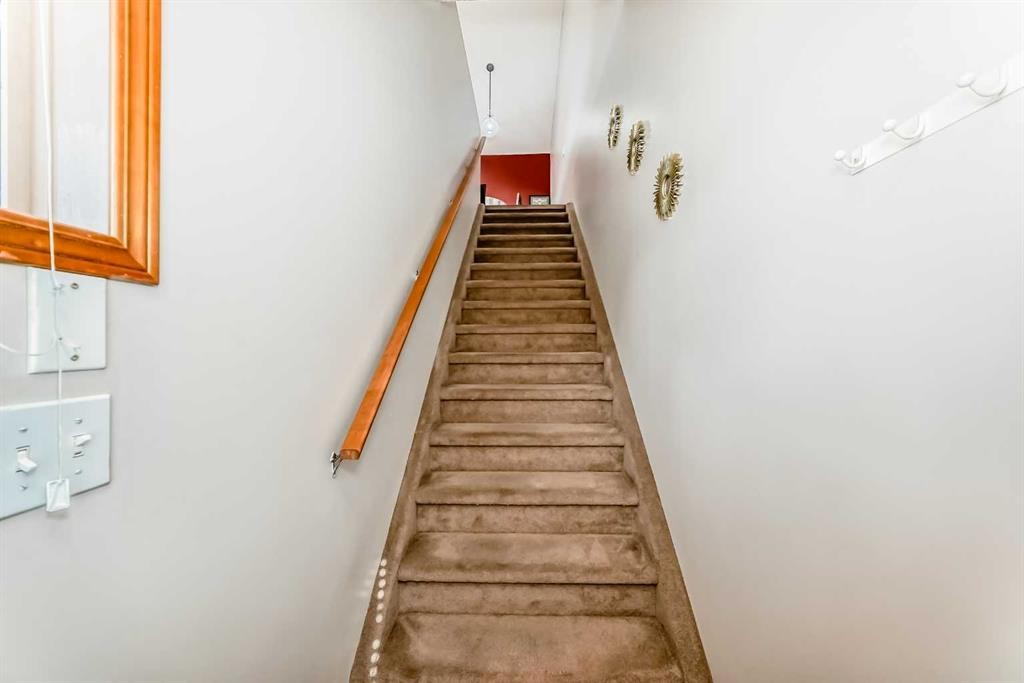 203-4 Everridge Square Sw, Calgary, AB - Indoor Photo Showing Other Room