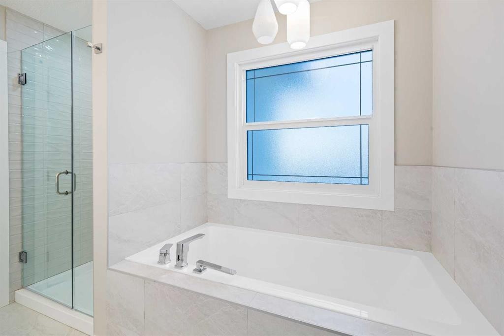 56 Bridges Drive, Langdon, AB - Indoor Photo Showing Bathroom