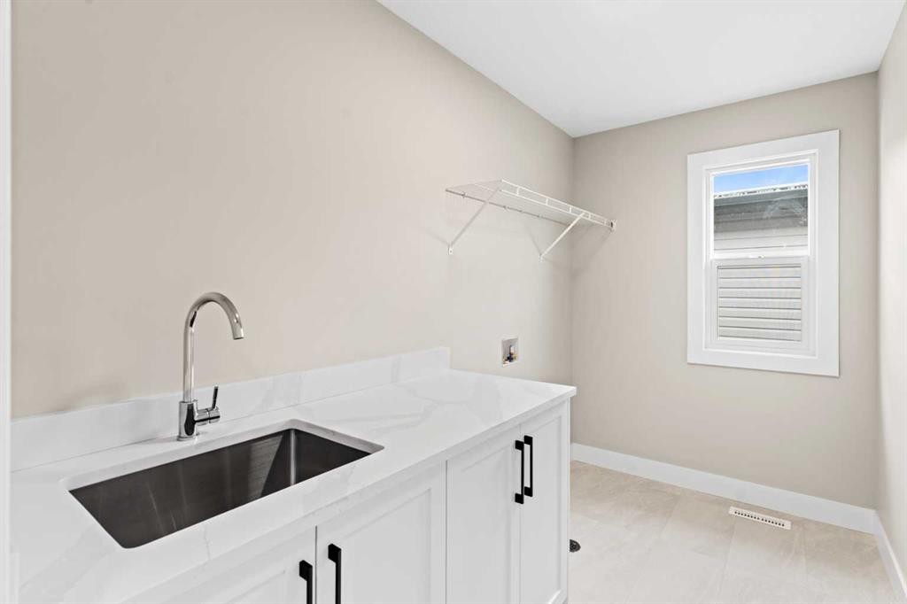 160 Vantage Drive, Cochrane, AB - Indoor