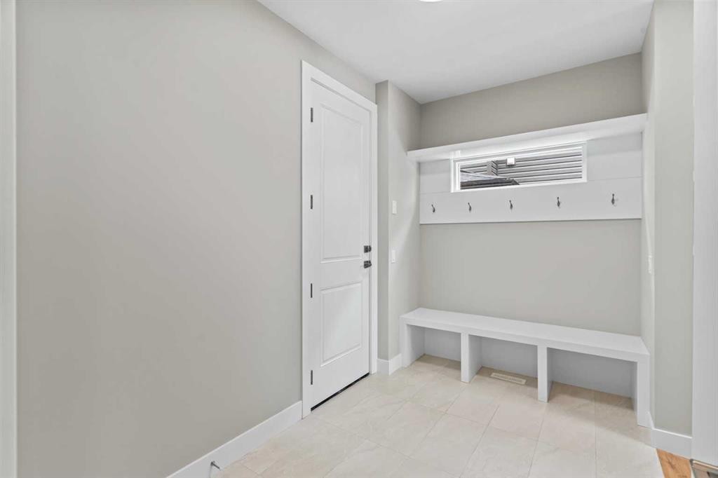 160 Vantage Drive, Cochrane, AB - Indoor Photo Showing Other Room