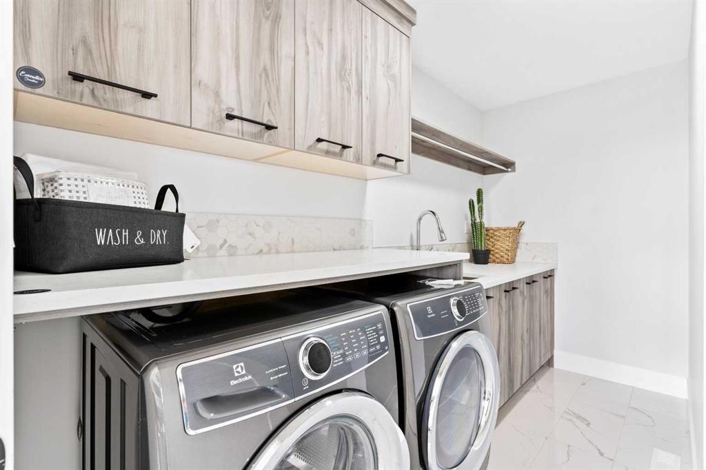16 Sunvalley View, Cochrane, AB - Indoor Photo Showing Laundry Room