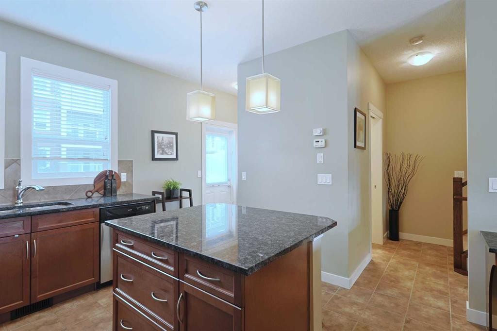 505 Evanston Square Nw, Calgary, AB - Indoor Photo Showing Kitchen