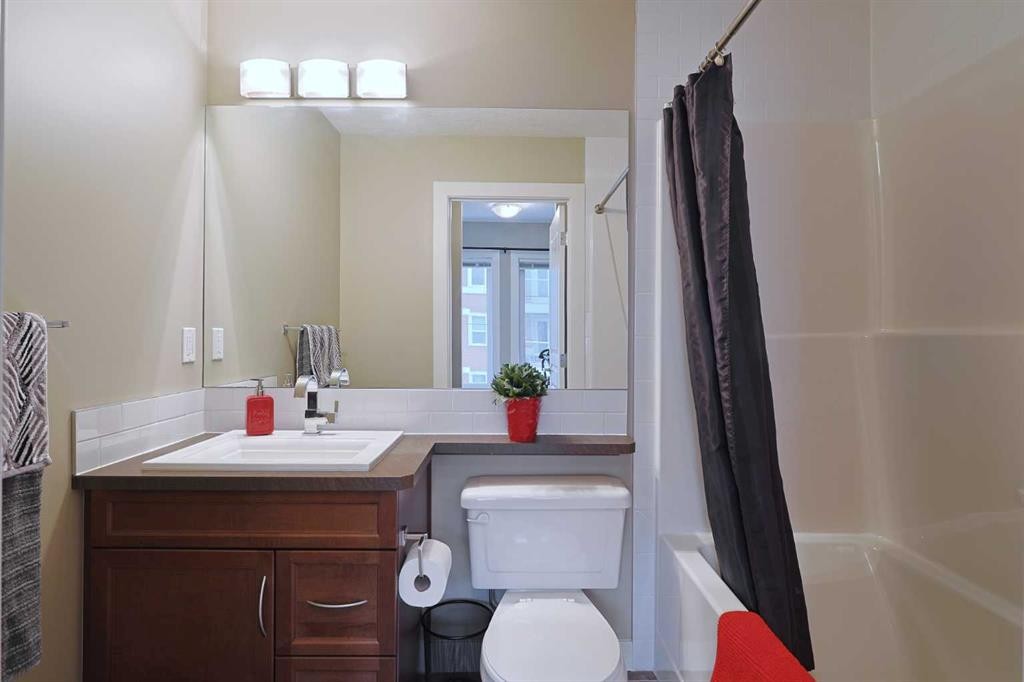 505 Evanston Square Nw, Calgary, AB - Indoor Photo Showing Bathroom