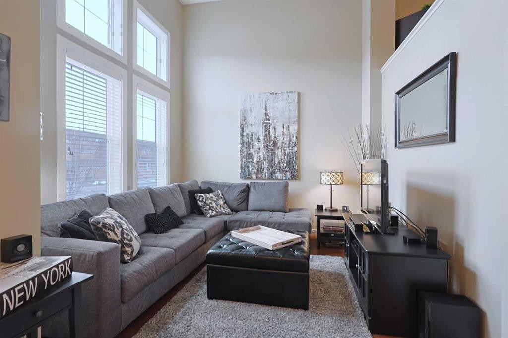 505 Evanston Square Nw, Calgary, AB - Indoor Photo Showing Living Room