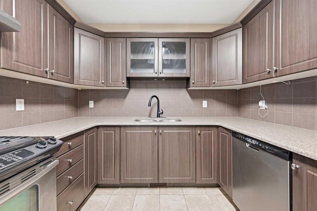 10622 Cityscape Drive Ne, Calgary, AB - Indoor Photo Showing Kitchen With Double Sink