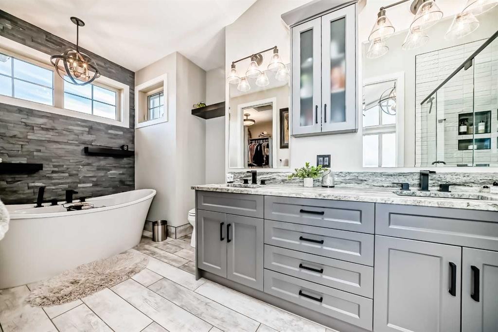 64 Walcrest View Se, Calgary, AB - Indoor Photo Showing Bathroom