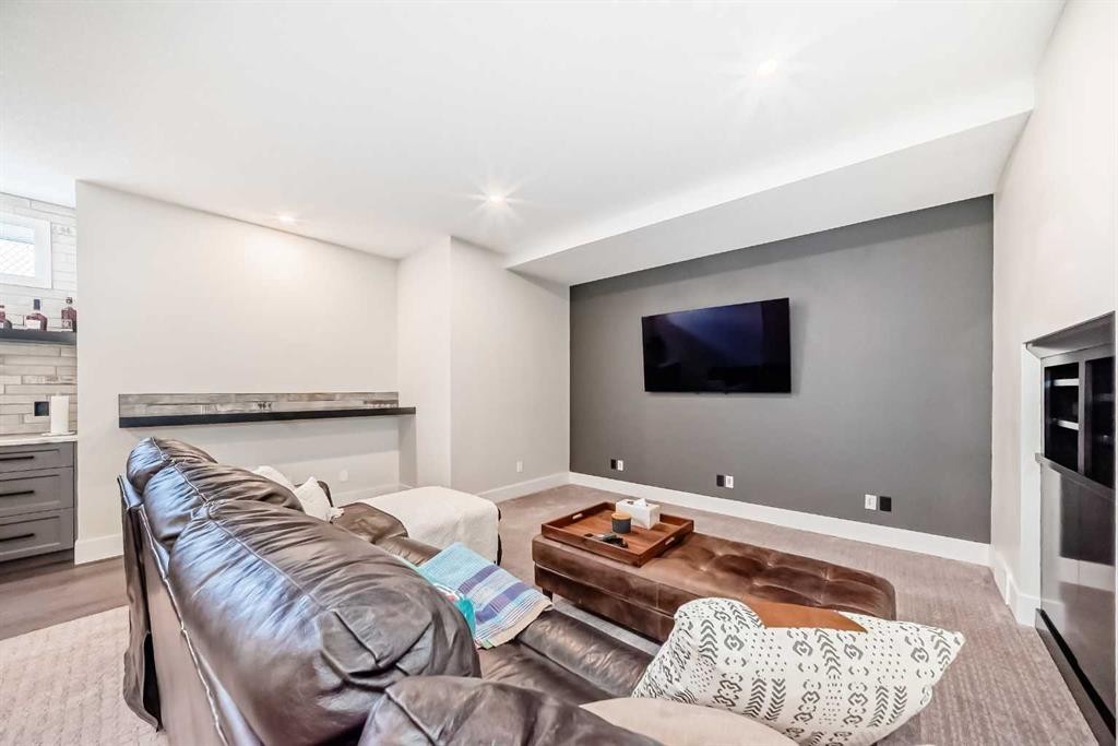 64 Walcrest View Se, Calgary, AB - Indoor