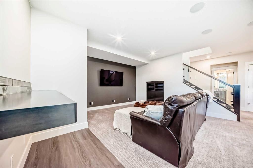 64 Walcrest View Se, Calgary, AB - Indoor