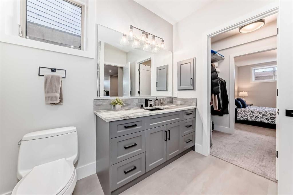 64 Walcrest View Se, Calgary, AB - Indoor Photo Showing Bathroom