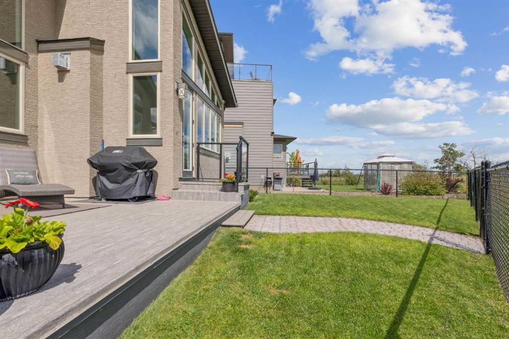 64 Walcrest View Se, Calgary, AB - Outdoor