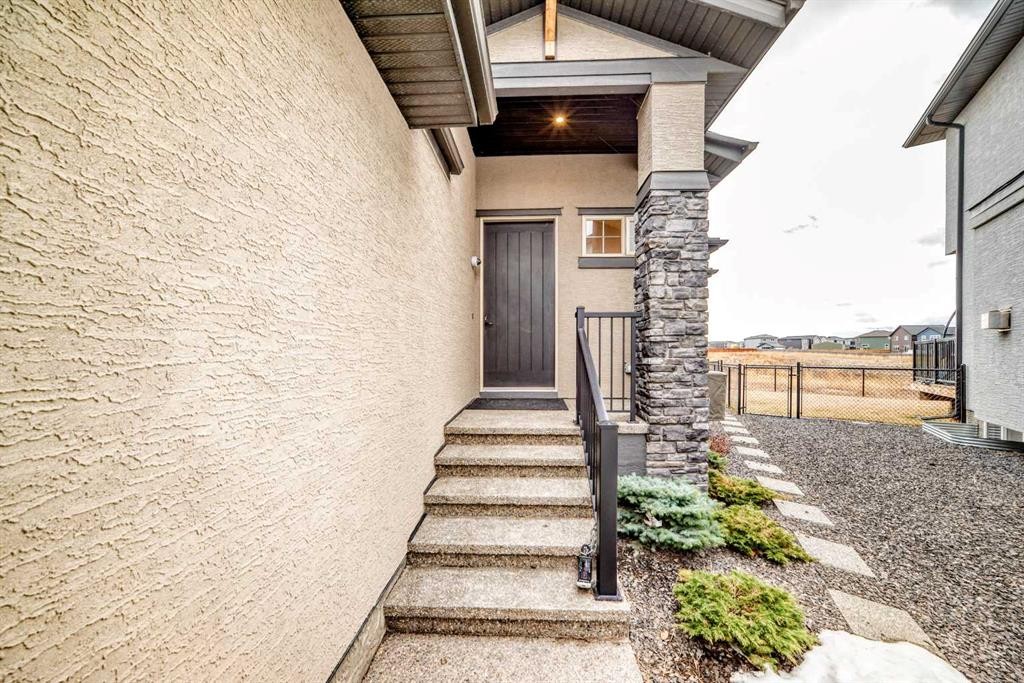 64 Walcrest View Se, Calgary, AB - Outdoor