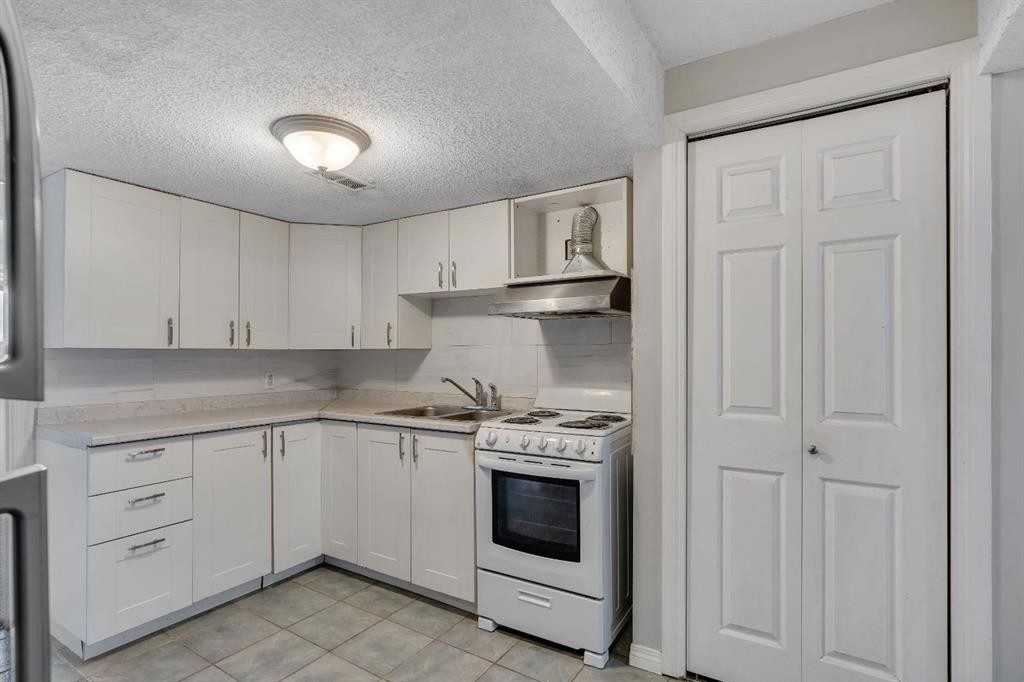 41 Saddlefield Drive Ne, Calgary, AB - Indoor Photo Showing Kitchen With Double Sink