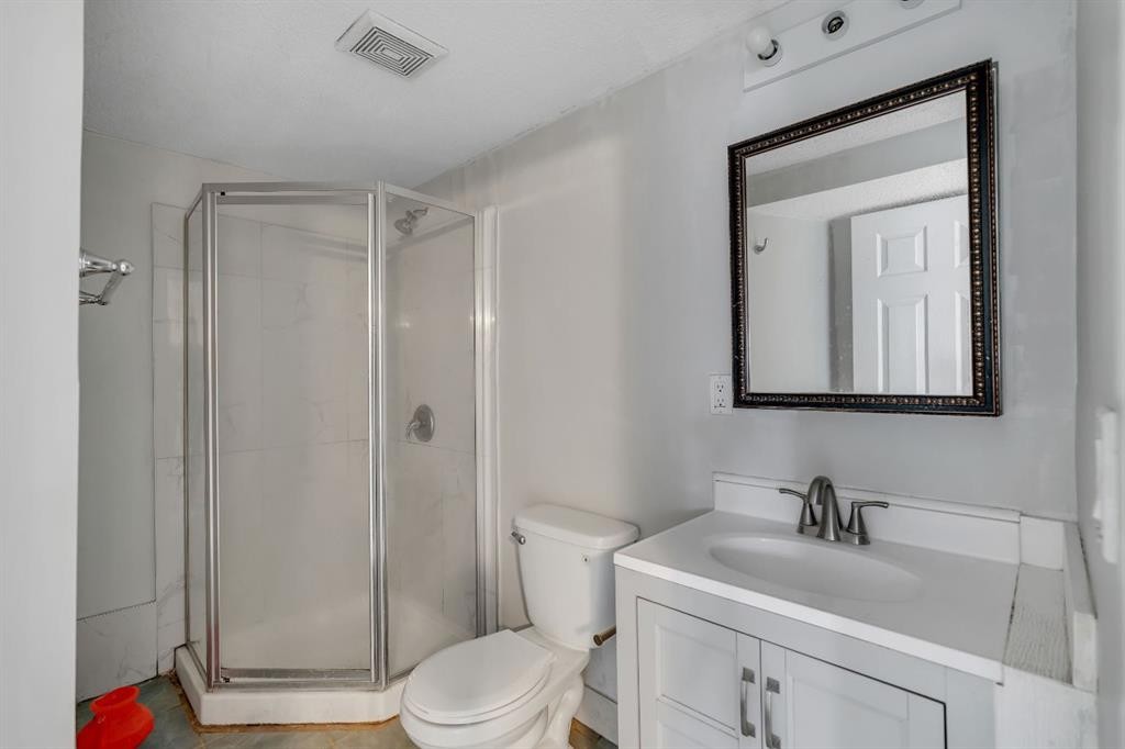 41 Saddlefield Drive Ne, Calgary, AB - Indoor Photo Showing Bathroom