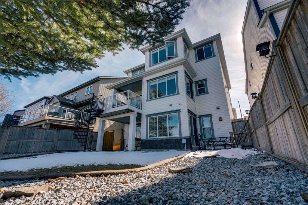 135 Copperleaf Crescent Se, Calgary, AB