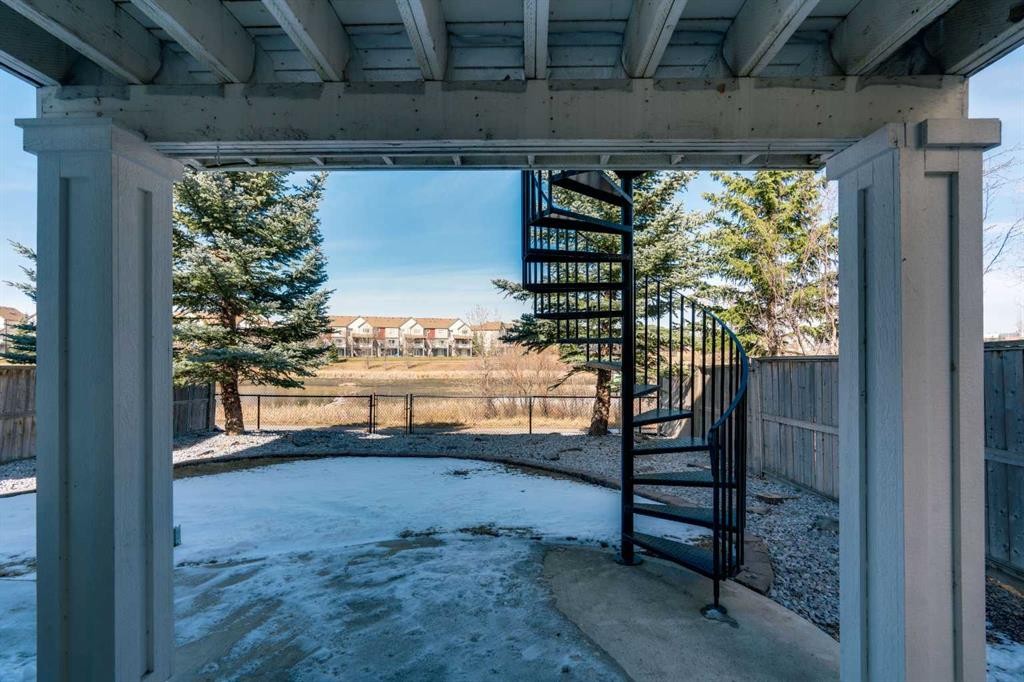 135 Copperleaf Crescent Se, Calgary, AB