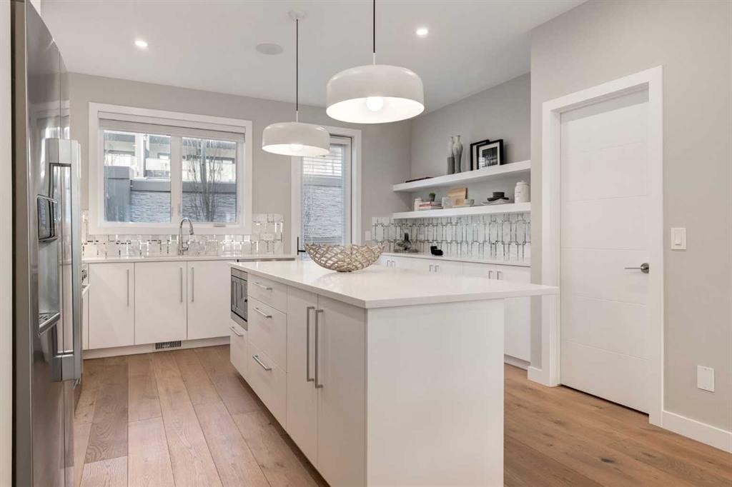40 Timberline Way Sw, Calgary, AB - Indoor Photo Showing Kitchen