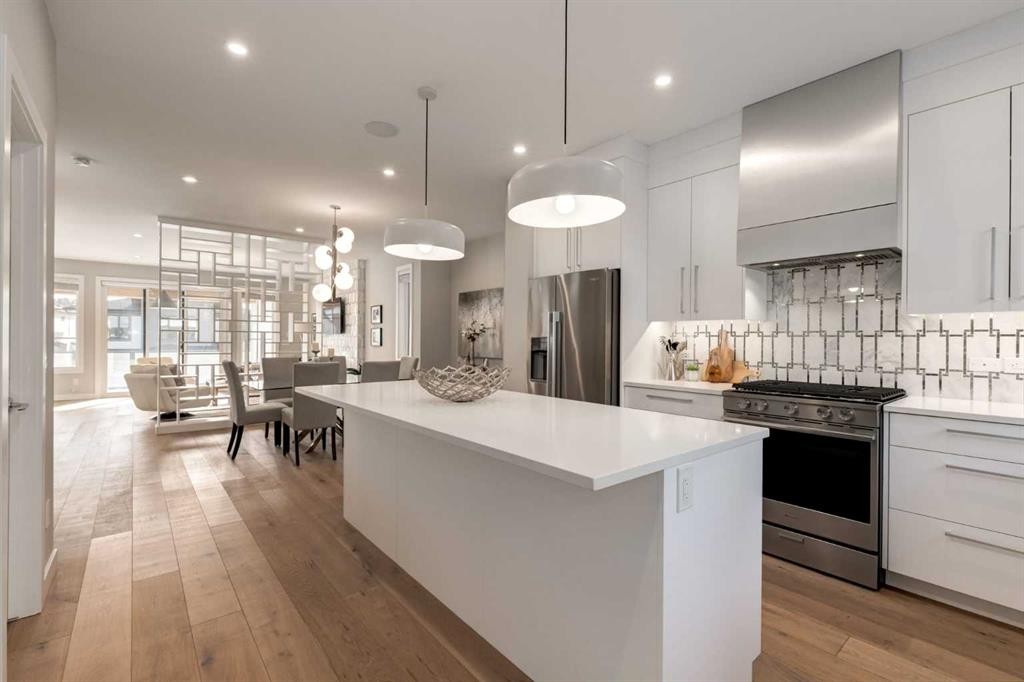 40 Timberline Way Sw, Calgary, AB - Indoor Photo Showing Kitchen With Upgraded Kitchen