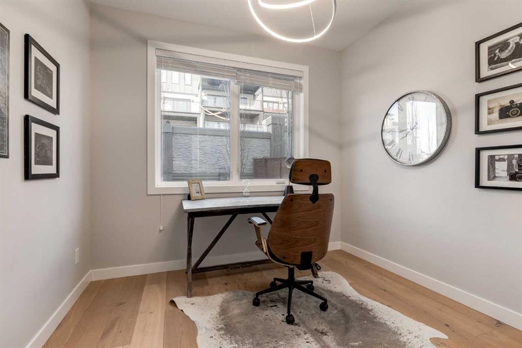 40 Timberline Way Sw, Calgary, AB - Indoor Photo Showing Office