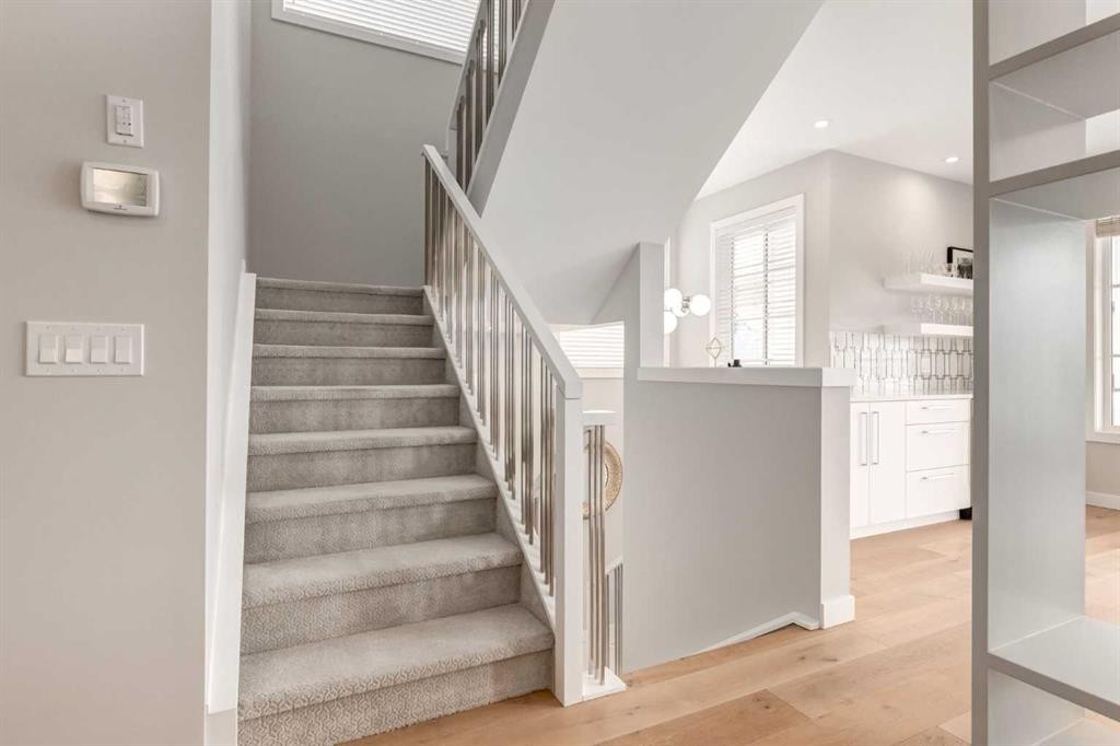 40 Timberline Way Sw, Calgary, AB - Indoor Photo Showing Other Room