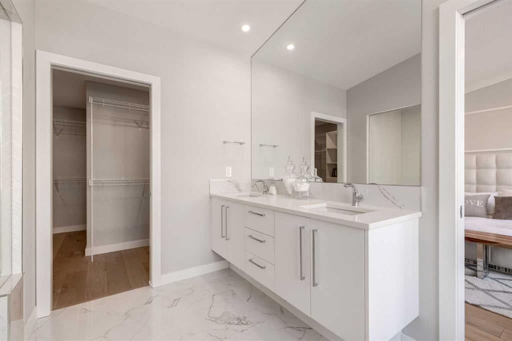 40 Timberline Way Sw, Calgary, AB - Indoor Photo Showing Bathroom