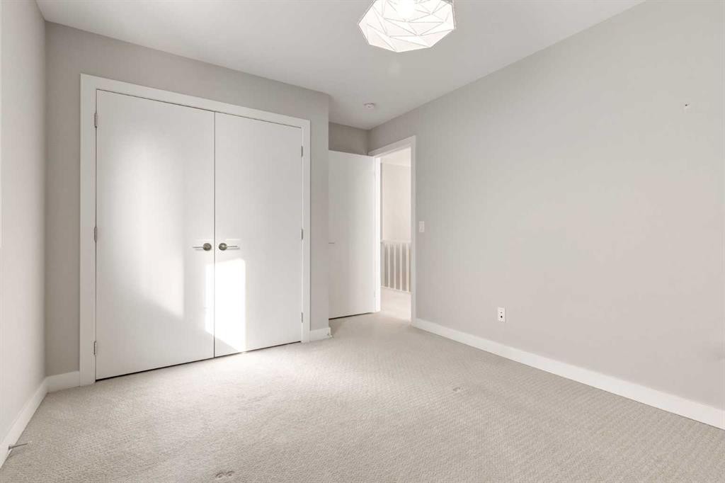 40 Timberline Way Sw, Calgary, AB - Indoor Photo Showing Other Room