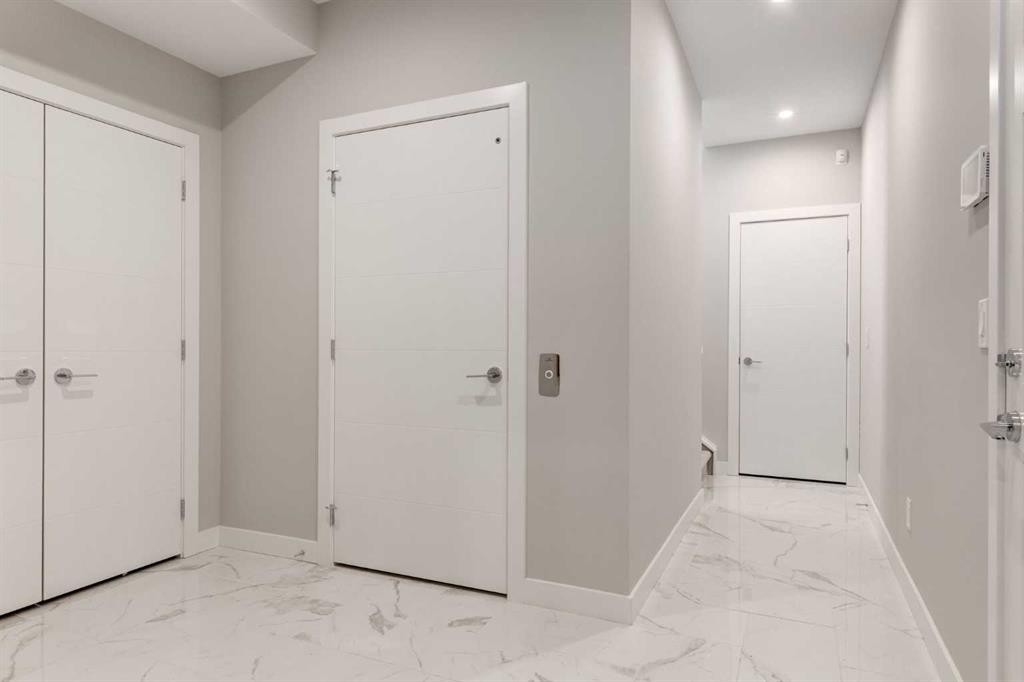 40 Timberline Way Sw, Calgary, AB - Indoor Photo Showing Other Room