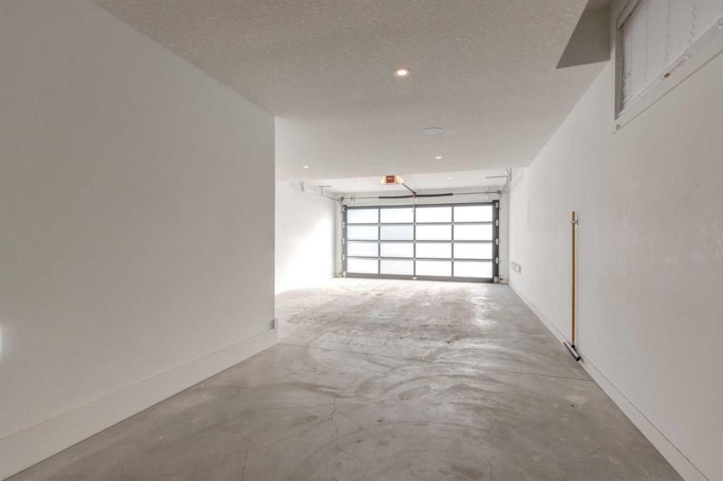 40 Timberline Way Sw, Calgary, AB - Indoor Photo Showing Other Room