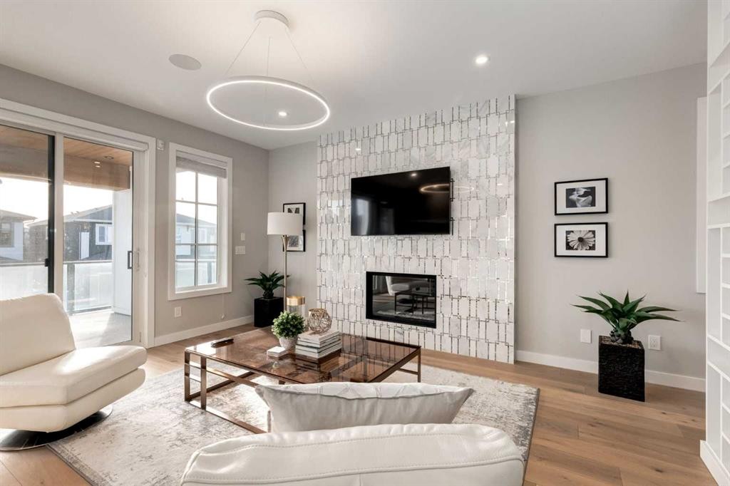 40 Timberline Way Sw, Calgary, AB - Indoor Photo Showing Living Room With Fireplace