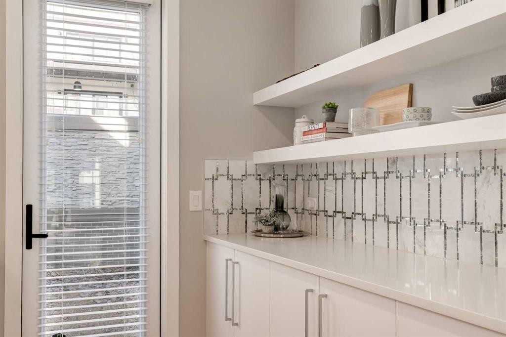 40 Timberline Way Sw, Calgary, AB - Indoor Photo Showing Other Room