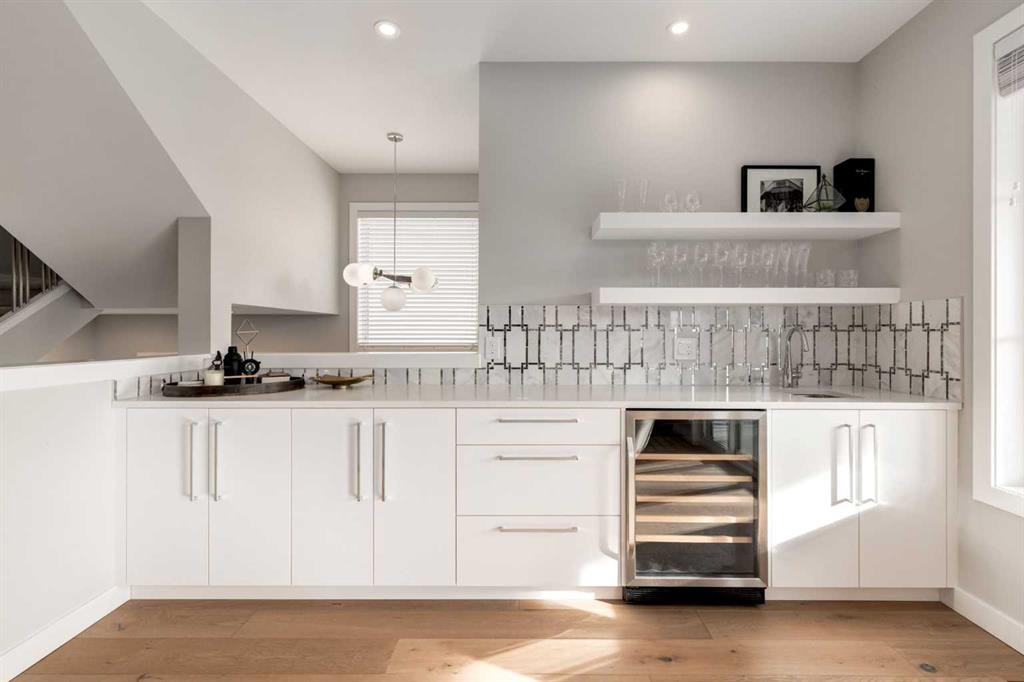 40 Timberline Way Sw, Calgary, AB - Indoor Photo Showing Other Room